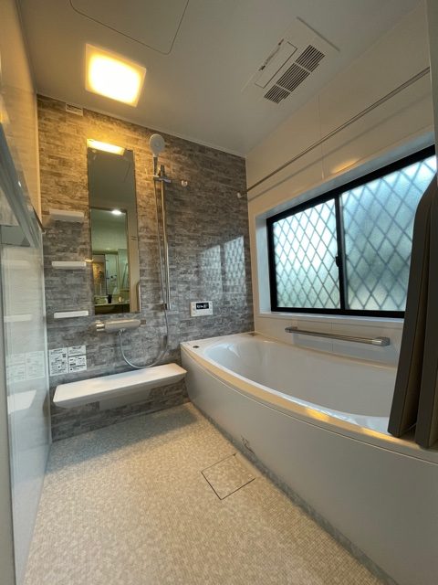 新しいお風呂はTOTO サザナです。
浴暖くんも完備し、あったかぽかぽかの浴室です。