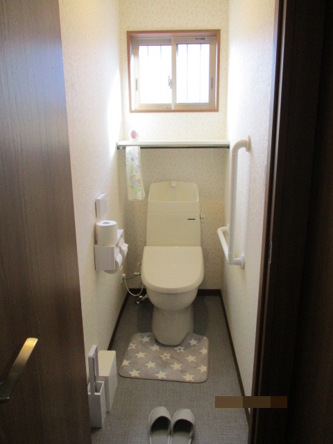 トイレは個室全体を新しく作ったことで、バリアフリーで使いやすく、お掃除のしやすいトイレになりました。
