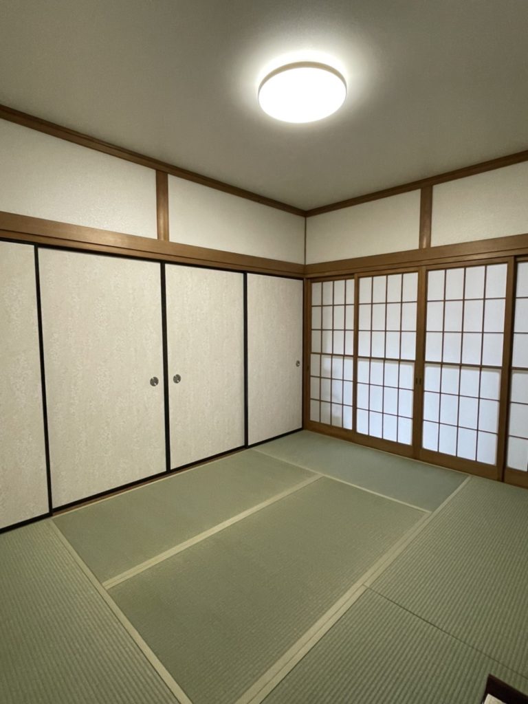 和室は畳を入れ替え、白いクロスを張ったことで全体的に明るい部屋になりました。